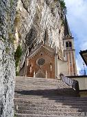 06 Santuario Madonna della Corona Scalinata